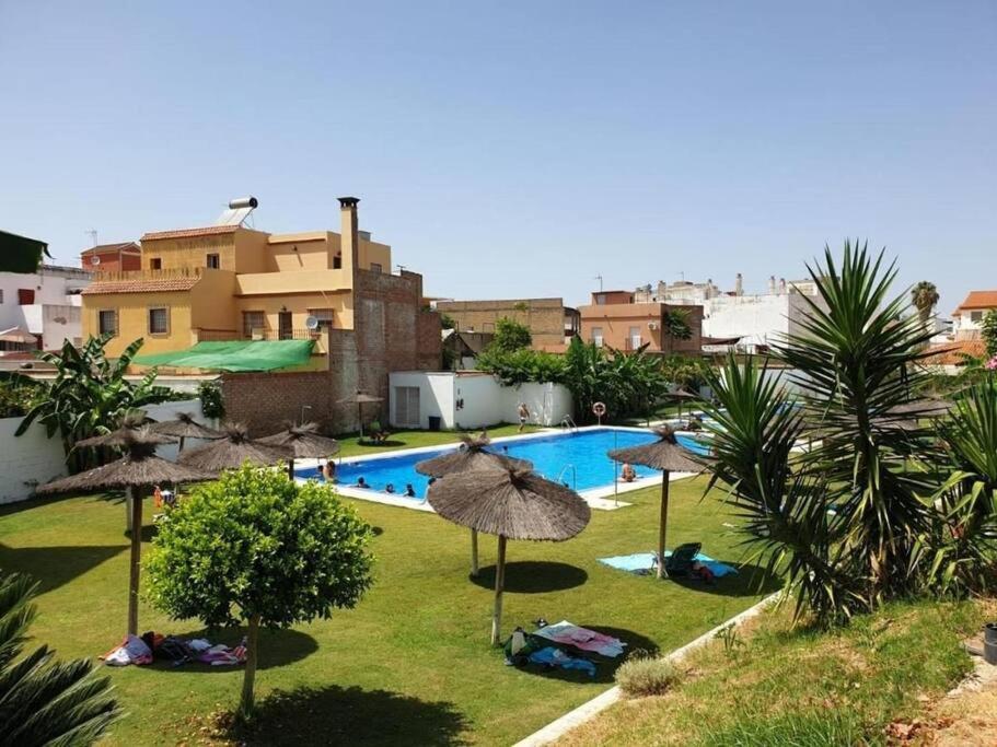 Alojamiento Con Piscina Y Parking En Sevilla La Algaba Luaran gambar